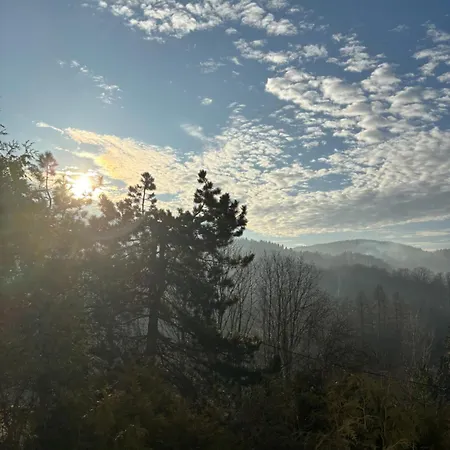 Dom Na Wzgorzu ヴィラ Poreba (Myslenice)