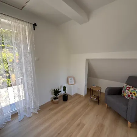 Dom Na Wzgorzu Poreba (Myslenice)